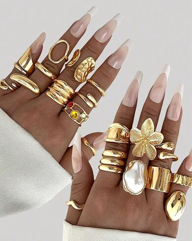 مجموعات عيد الميلاد مجموعة مكونة من 18 زوجًا من الأقراط الذهبية و20 قطعة من خواتم الذهب in Kuwait