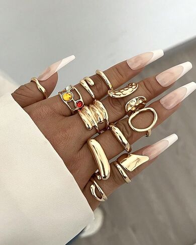 مجموعات عيد الميلاد مجموعة مكونة من 18 زوجًا من الأقراط الذهبية و20 قطعة من خواتم الذهب in Kuwait