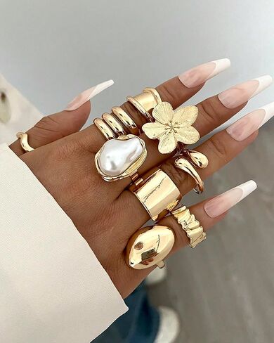 مجموعات عيد الميلاد مجموعة مكونة من 18 زوجًا من الأقراط الذهبية و20 قطعة من خواتم الذهب in Kuwait