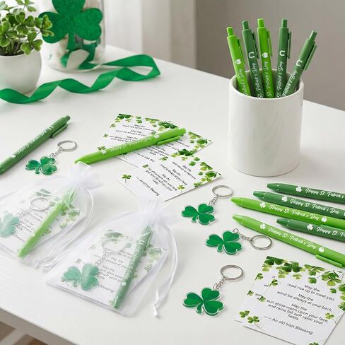 18 مجموعة من هدايا عيد القديس باتريك للبالغين، أقلام حبر جاف سانت باتريك الخضراء ملحقات سلسلة مفاتيح شامروك، بطاقات نعمة أيرلندية، حشوات حقائب الهدايا للمكتب، لوازم حفلات أعياد الميلاد in Kuwait