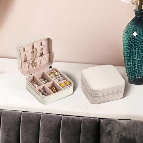 6 قطع من صناديق المجوهرات لوصيفات العروس، مقاس 3.9 × 3.9 × 2 بوصة، حقيبة مجوهرات للسفر مصنوعة من جلد البولي يوريثان الأبيض، منظم تخزين المجوهرات بسحاب للنساء، حامل قلادة على شكل حلقة مدمجة in Kuwait