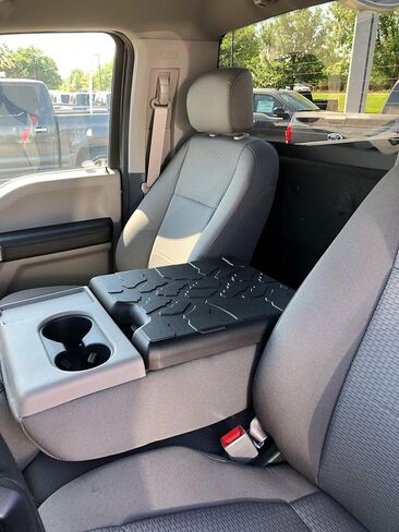 Boomerang® Tire Tread Armpad™ for Ford F150 (2015-2021) - إصدار وحدة التحكم المتدفقة - غطاء مسند ذراع وحدة التحكم المركزية in Kuwait