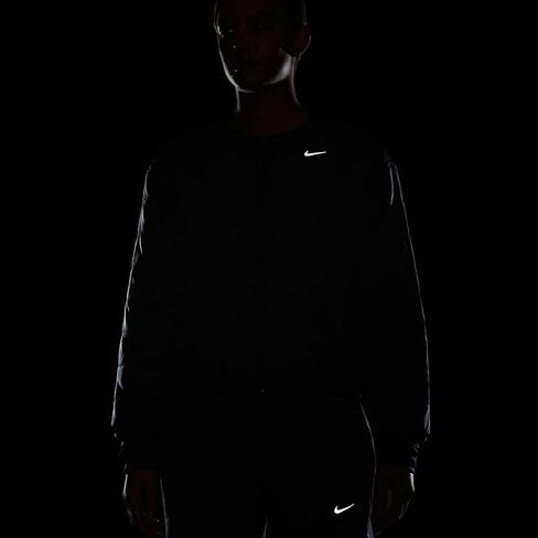 سترة ركض فضفاضة للنساء من Nike Therma-FIT Swift ذات تعبئة صناعية باللون الأسود in Saudi Arabia