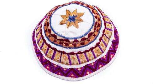 يائير إيمانويل تصميم فسيفساء أبيض مطرز كيباه in Saudi Arabia