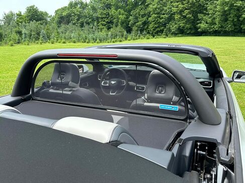 يناسب عاكس الرياح Love The Drive سيارات موستانج المكشوفة من 2024 إلى 2030 مع شريط إضاءة CDC أو شريط نمط in Kuwait