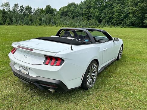 يناسب عاكس الرياح Love The Drive سيارات موستانج المكشوفة من 2024 إلى 2030 مع شريط إضاءة CDC أو شريط نمط in Kuwait