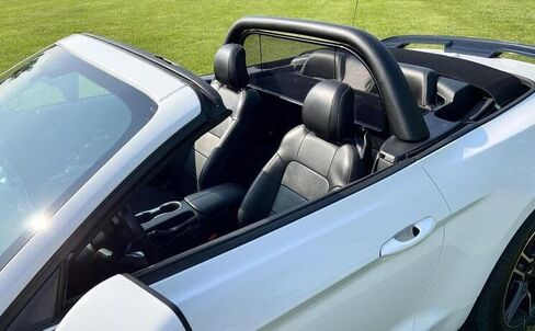 يناسب عاكس الرياح Love The Drive سيارات موستانج المكشوفة من 2024 إلى 2030 مع شريط إضاءة CDC أو شريط نمط in Kuwait