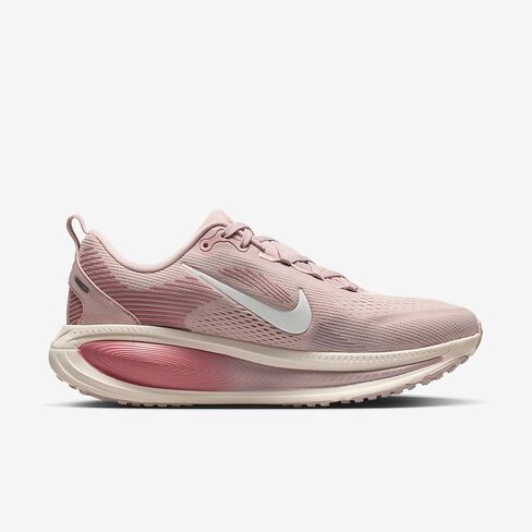 حذاء الجري Vomero 18 للنساء من Nike (أحمر طمي/أحمر ستاردست/بلاتيني بنفسجي/طباشير) in Kuwait