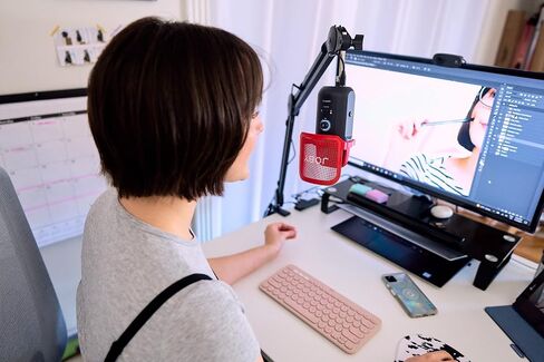 JOBY Wavo POD USB Condenser PC Microphone for Podcasting, Streaming Microphone for Recording, Mute and Gain Controls, Headphones for Live Monitoring, Laptop Microphone Plug & Play for Mac and PC in Saudi Arabia