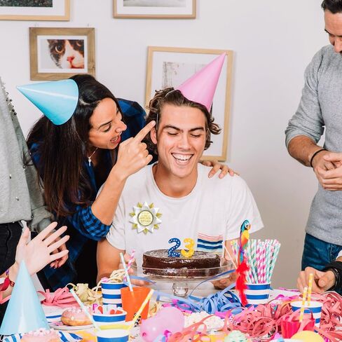 إنه زر عيد ميلادي الذهبي، دبابيس أزرار عيد ميلاد ذهبية سعيدة مصنوعة يدويًا للنساء والرجال، لوازم زينة حفلات عيد الميلاد وأفكار الهدايا (3.75 * 3.75 بوصة) in Kuwait