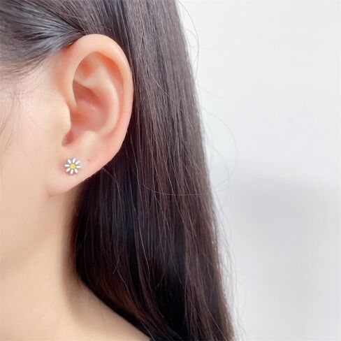 Cute Tiny Daisy Flower Small Stud Earrings for Women Cartilage Dainty Stainless Steel Silver Plated Flower Piercing Post Sleeper Studs Hypoallergenic for Sensitive Ear Fashion Jewelry Gift in Saudi Arabia