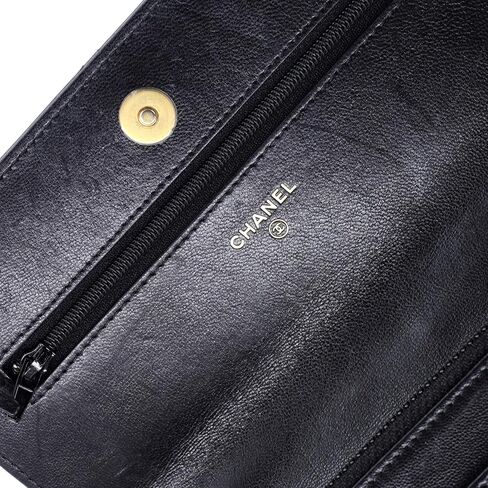 محفظة CHANEL Pre-Loved 19 على سلسلة من جلد الحمل المبطن، باللون الأسود in Kuwait