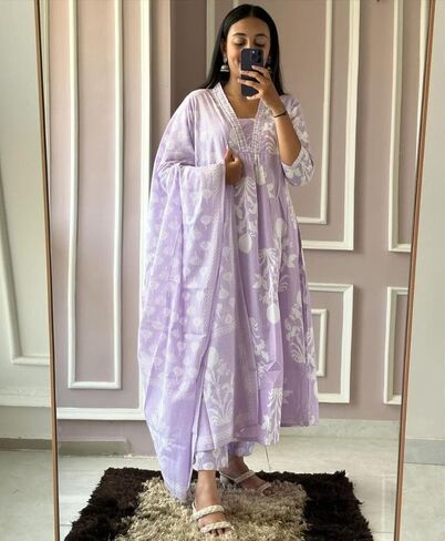 كورتا أناركالي مطرزة بالزهور من القطن للنساء مع طقم بنطال ووشاح in Saudi Arabia