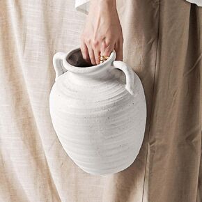 مزهرية سيراميك بيضاء كبيرة - مزهرية مزرعة ريفية مقاس 9.5 بوصة مع مقابض لديكور المنزل، مزهريات طويلة عتيقة لغرفة المعيشة والطاولة والحمام والعطلات وحفلات الزفاف (الحجر الرملي الأبيض) in Kuwait