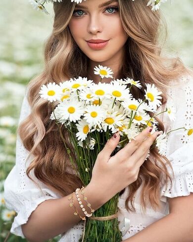 Layered Daisy Bracelets for Women Gold Daisy Pearl Bracelets Stackable Boho Sunflower Chainlets Spring Summer Jewelry Gifts for Her in Saudi Arabia
