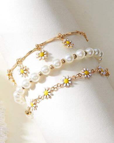 Layered Daisy Bracelets for Women Gold Daisy Pearl Bracelets Stackable Boho Sunflower Chainlets Spring Summer Jewelry Gifts for Her in Saudi Arabia