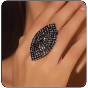 Sparkling Rhinestone Rings for Women Bohemian Big Crystal Band Ring Chunky Oval Geometric Rings Square Princess Rings Fashion Heart Zircon Crystal Ring Wedding Party Jewelry in Kuwait