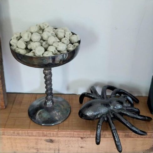 Halloween Mini Plastic Skull Heads, 160Pcs Miniature Decorative Figurines Tiny Skulls for Halloween Vase Filler, Crafts, Prank Props (Bone Color) in Kuwait