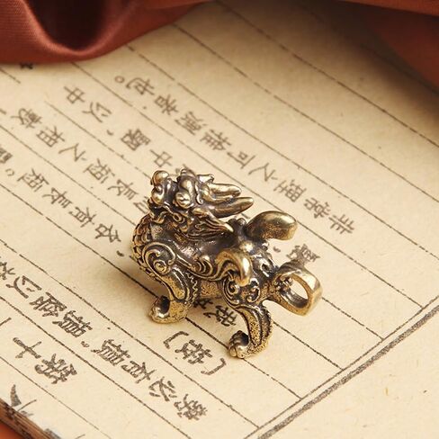 Feng Shui Qilin Statue Decoration Retro Brass Pendant Tabletop Ornaments Key Chain Pendant Vintage Lucky Flying Qilin in Saudi Arabia