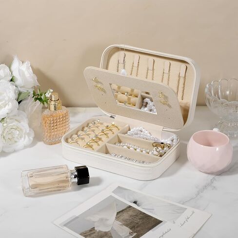 عبوتين من حافظات تنظيم المجوهرات المصنوعة من جلد البولي يوريثان مع مرآة للنساء، مجموعة صندوق مجوهرات مخملية محمولة للأقراط والخواتم والقلادة والسوار - مجموعة هدايا فاخرة (بيج) in Kuwait