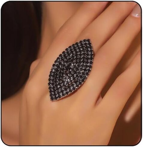 Sparkling Rhinestone Rings for Women Bohemian Big Crystal Band Ring Chunky Oval Geometric Rings Square Princess Rings Fashion Heart Zircon Crystal Ring Wedding Party Jewelry in Kuwait