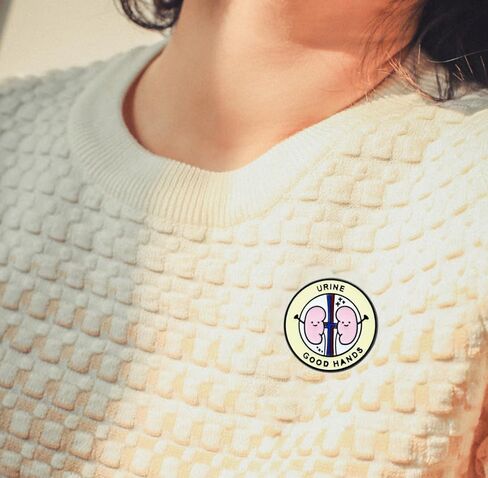 عبوة من قطعتين من دبابيس صحة الكلى الكرتونية، دبابيس مصنوعة من سبائك المينا - تصميم ممتع ولطيف "الأيدي الجيدة للبول" للتوعية بصحة الكلى in Kuwait