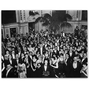 طباعة غير مؤطرة لفندق The Shining Overlook مقاس 11 × 14 - صورة عتيقة لقاعة الرقص المسكونة باللون البني الداكن، فن جداري قوطي باللونين الأسود والأبيض، ملصق ريفي قديم للنزل، أو المقصورة، أو البار، أو الحانة، أو الحانة، أو ديكور كهف الرجل in Kuwait