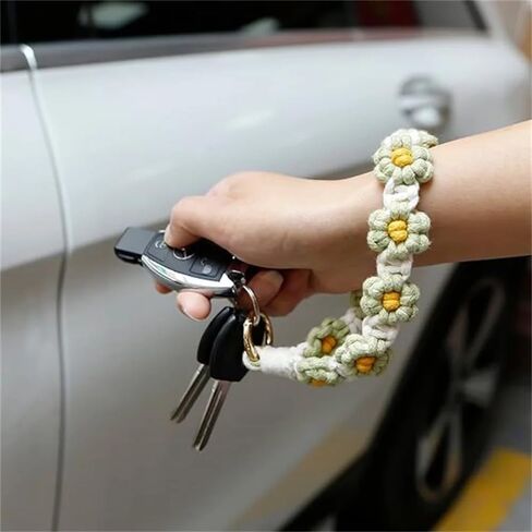 Green Macrame Wristlet Keychain,Cute Daisy Key Chains Women for Car Keys Boho Flower Keychains Handmade Bracelet for Keys Accessories in Saudi Arabia