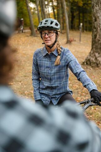 Club Ride Women's Liv'n Flannel Shirt - Stylish & Versatile Comfort for Biking and Hiking Outdoor Adventures - Faded Denim - Small in Kuwait