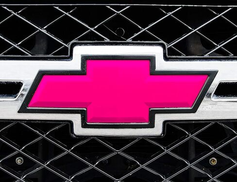 Mossy Oak Auto Emblem Skin - Matte Black in Kuwait