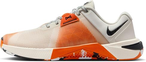 حذاء التمرينات النسائية Nike Metcon 10 (لؤلؤ ناعم/برتقالي آمن/أسود) in Saudi Arabia