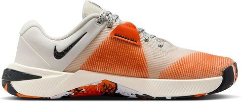 حذاء التمرينات النسائية Nike Metcon 10 (لؤلؤ ناعم/برتقالي آمن/أسود) in Saudi Arabia