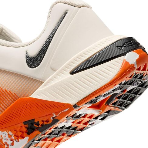 حذاء التمرينات النسائية Nike Metcon 10 (لؤلؤ ناعم/برتقالي آمن/أسود) in Saudi Arabia
