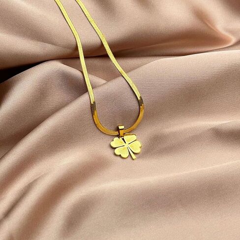 Gold Silver St Patricks Day Shamrock Necklace for Women Men Chunky Clover Pendant Blade Chain Saint Patrick Necklace Titanium Steel Shamrock Charm Necklace for Women Men St. Patrick's Day Costume Accessories in Saudi Arabia