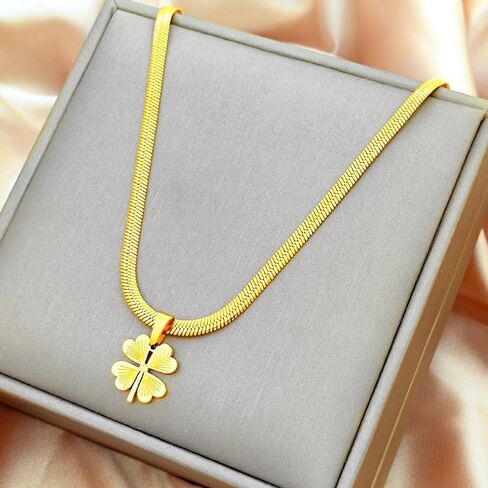Gold Silver St Patricks Day Shamrock Necklace for Women Men Chunky Clover Pendant Blade Chain Saint Patrick Necklace Titanium Steel Shamrock Charm Necklace for Women Men St. Patrick's Day Costume Accessories in Saudi Arabia