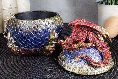 هدية Ebros، صندوق مجوهرات مزخرف باللون الأحمر Wyrmling Juvenile Dragon على مخلب متقشر، تمثال صندوق مجوهرات مزخرف على شكل بيضة زرقاء ذهبية مقاس 5.25 سم، أساطير خيالية عالية الزنزانات والتنينات، صندوق مخبأ قابل للتجميع in Saudi Arabia