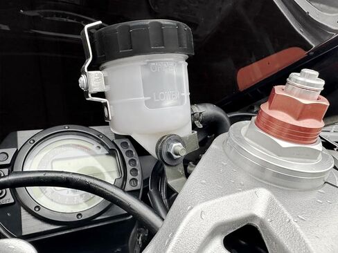 Motorcycle Brake Fluid Reservoir Tank Oil Cup Compatible with Ninja ZX6R ZX10R ZX14R ZX7 ZX7R ZX9R Z1000 GSXR600 GSXR750 GSXR1000 YZFR1 YZFR6 in Kuwait