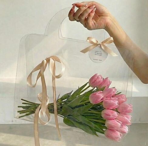 أكياس زهور شفافة من BBJ WRAPS للباقات وحقائب هدايا زهور للحيوانات الأليفة مع مقبض لمستلزمات زهور التعبئة والتغليف لمحلات الزهور في عيد الحب والزفاف وعيد الأم، 10 مجموعات (قلب) in Saudi Arabia