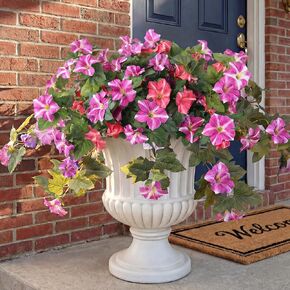 نباتات الزهور الاصطناعية للخارج، قطعتان من زهور البتونيا الصناعية الحريرية المقاومة للأشعة فوق البنفسجية لا تبهت للمنزل خارج الحديقة والشرفة والشرفة والديكور الداخلي الواقعي (أبيض أرجواني) in Kuwait