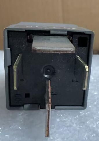 1Pcs GM 13500120 PBT-GF20 12VDC Automotive Relay 4Pins in Kuwait