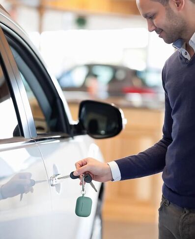 Airpods Pro 2 Case Cover 2022/Pro 2019, Soft Silicone Protective Charging Cover Skin Compatible Apple Airpods Pro 2nd/1st Generation Case for Women Men with Keychain, Front LED Visible (Black) in Kuwait