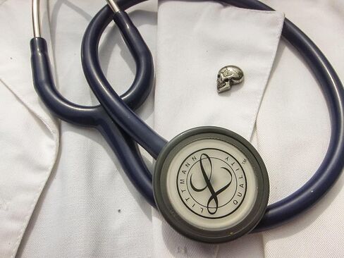 Jim Clift Design Skull Lapel Pin in Kuwait