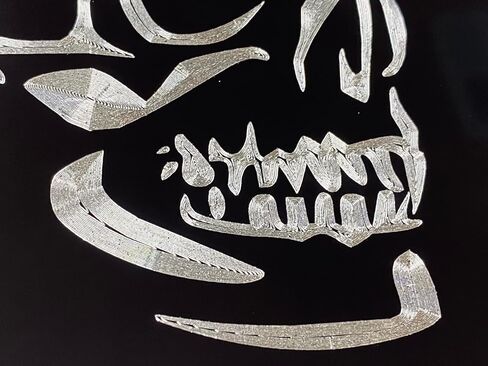 علامة سيارة بشعار جمجمة جديدة محفورة بالألماس على لوحة ترخيص مزخرفة من الألومنيوم الأسود in Kuwait