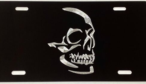 علامة سيارة بشعار جمجمة جديدة محفورة بالألماس على لوحة ترخيص مزخرفة من الألومنيوم الأسود in Kuwait