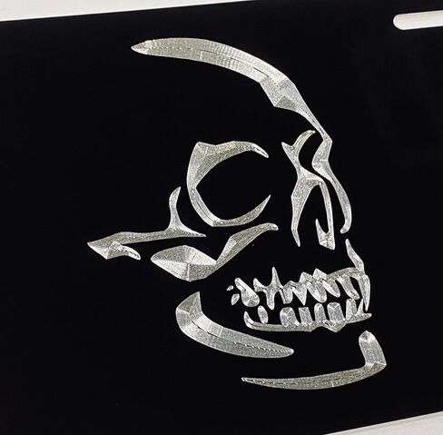 علامة سيارة بشعار جمجمة جديدة محفورة بالألماس على لوحة ترخيص مزخرفة من الألومنيوم الأسود in Kuwait