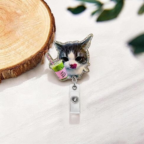 بكرة شارة قطة لطيفة، حامل شارة تعريف مضحكة قابلة للسحب مع مشبك، حامل شارة ماتشا للقطط للممرضة RN CNA LPN المعلم والطالب والطبيب in Kuwait