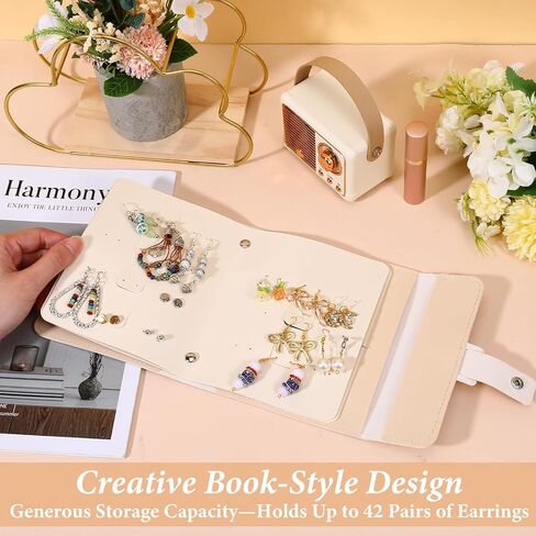 حقيبة سفر على شكل حلق مسمار، منظم كتب المجوهرات مع تصميم كتاب قابل للطي، حقيبة تخزين منظم أقراط جلدية محمولة من جلد البولي يوريثان للنساء والفتيات، بيج in Kuwait