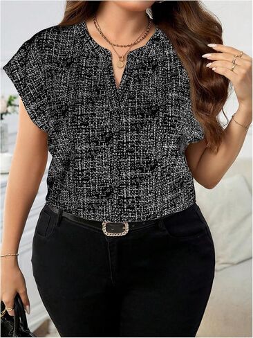 بلوزة نسائية من MakeMeChic مطبوعة بمقاس كبير ورقبة على شكل حرف V وأكمام قصيرة in Kuwait