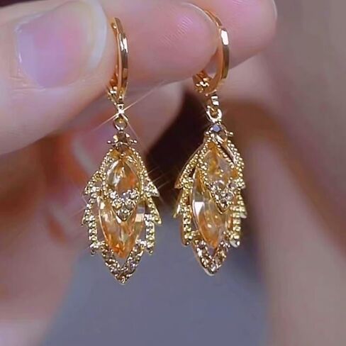 Women's Earrings Lightweight Hoop Earrings Vintage Jewelry Gift Elegant Women's Gold Hoop Earrings in Saudi Arabia