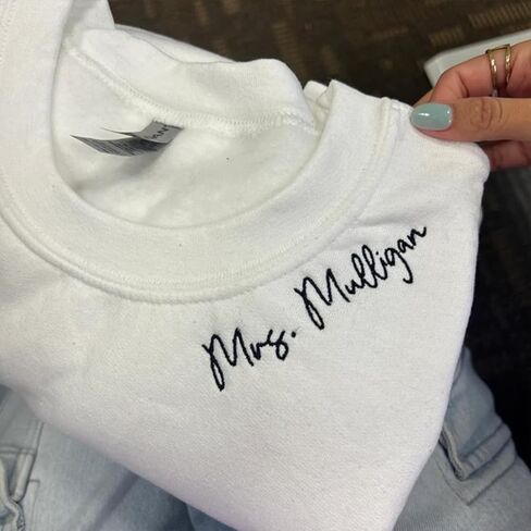 سويت شيرت مطرز حسب الطلب لوصيفة العروس، تاريخ مخصص على سترة الأكمام، العروس على خط العنق، هوديي مخصص لحفلات العازبة، هدية وصيفة العروس متعددة الألوان in Kuwait